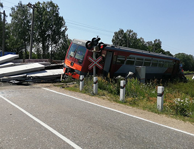 Трагедия на рельсах: Что известно о столкновении локомотива с грузовиком в Себежском районе