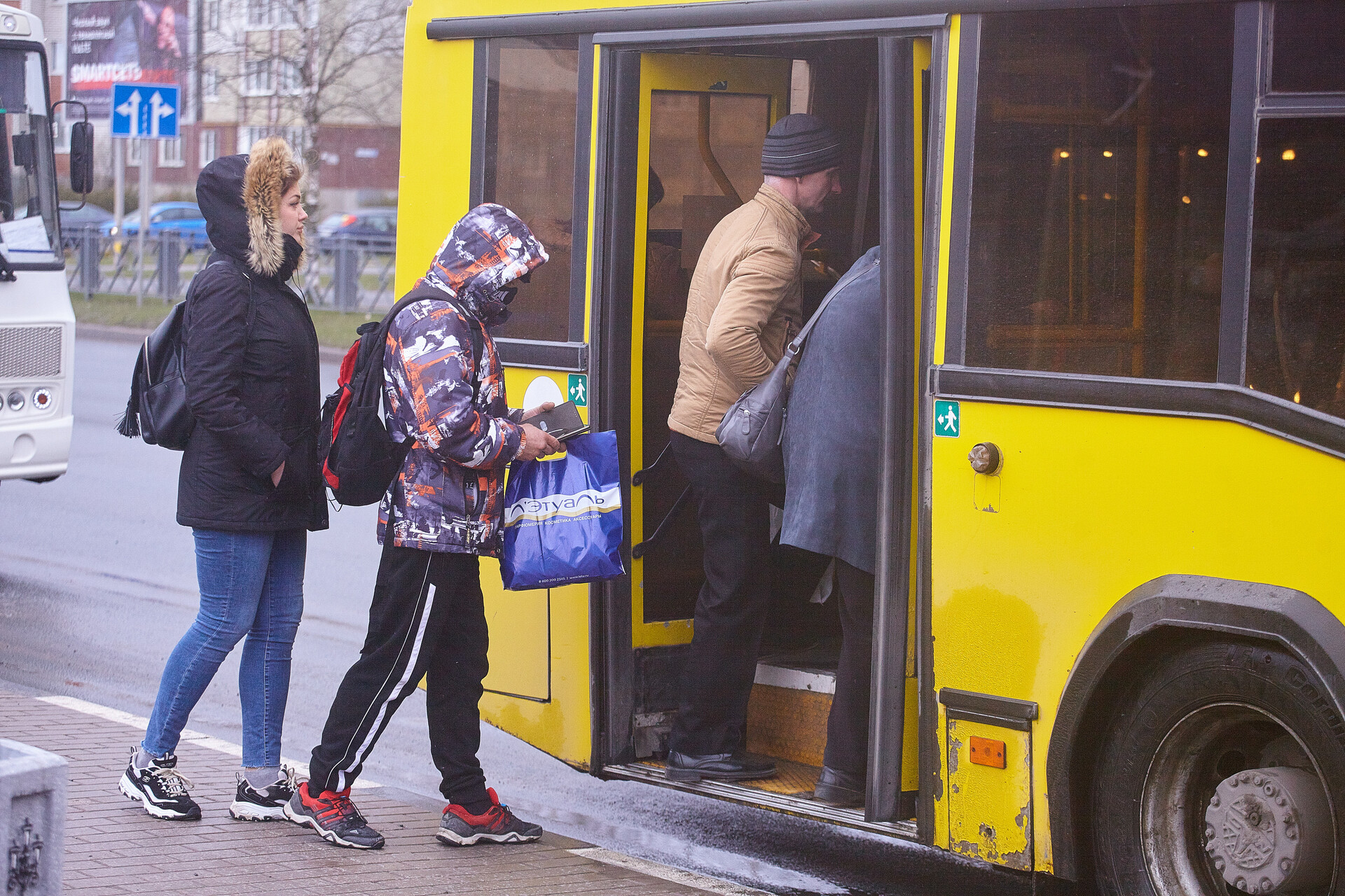 Автобусы в Печоры будут отправляться от железнодорожного вокзала Пскова