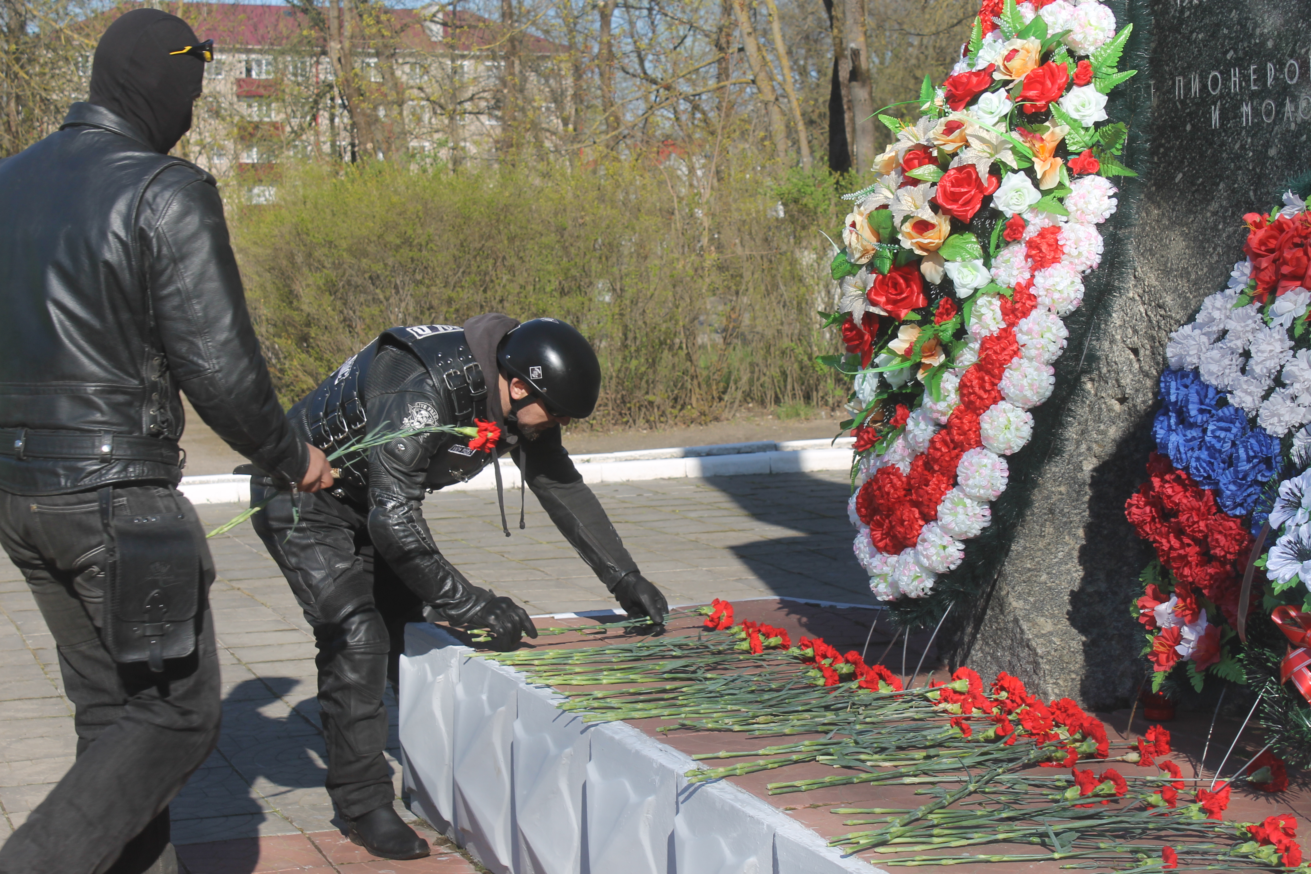 Во славу павших, во имя живых: 9 Мая мотоциклисты устроили пробег по Псковской области